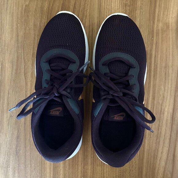 Nike Tanjun Sneakers in Plum with Rose Gold Swoosh, Size 8 - Picture 2 of 7